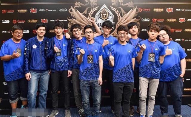 西蒙斯初登 西蒙斯初登