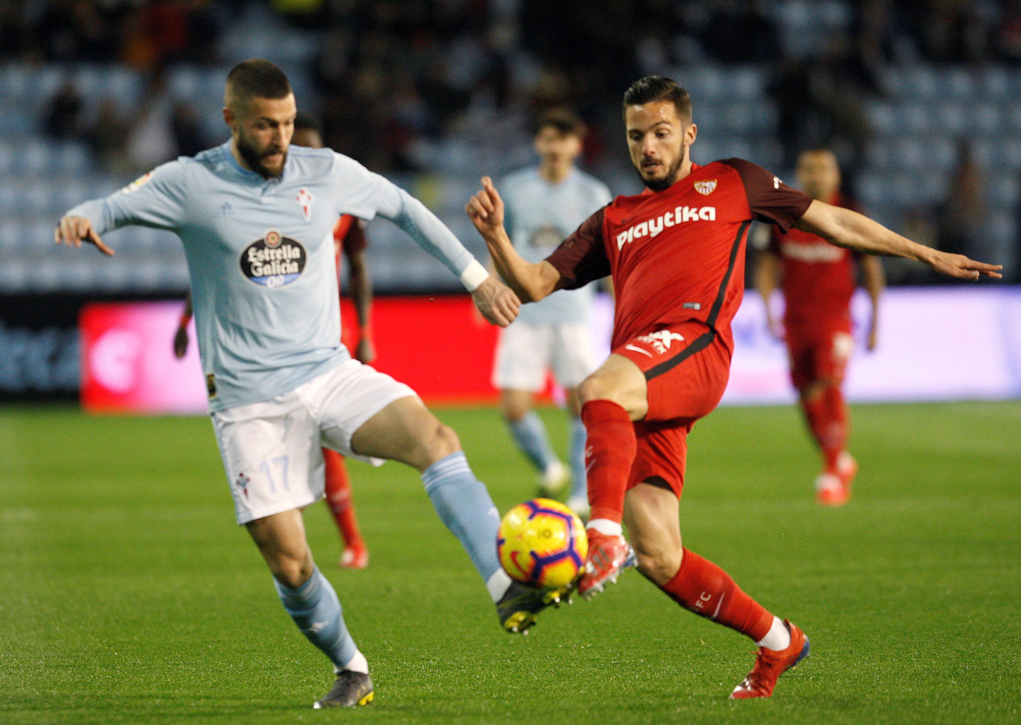 詹姆斯凭借 詹姆斯凭借